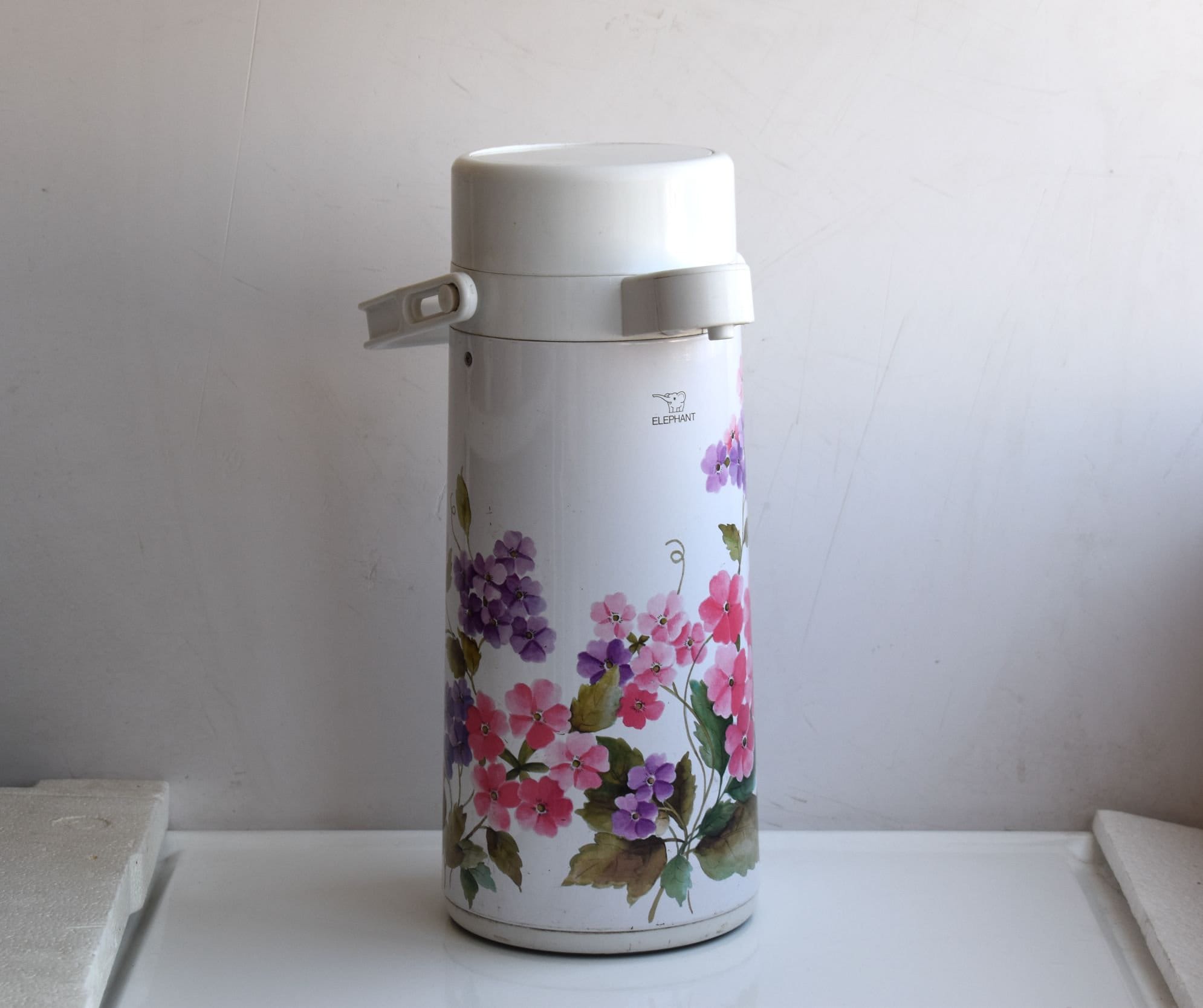 Ancien Grand Thermos à Café Eau Chaude à Decor Floral Dans Son Jus Vintage