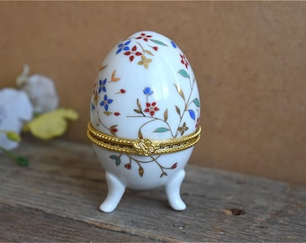 Vintage Schmuck Porzellan Ei Aufbewahrungsbox Blume Weiß Keramik Chinesisch Mitte des Jahrhunderts Kunst Asiatische Dekor Dekoration Kunst Schmuck Trinket Box