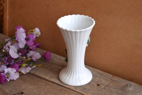 イタリア製　花瓶　置物　磁器　 手描きイタリア製磁器花瓶、セラミックローズ、シャビーシックな装飾