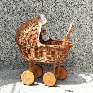 Vintage Rieten Wilg Kinderwagen Kinderwagen Kinderwagen Voor Poppen Trolley Kwekerij Speelgoed Hout Mcm Foto Props Baby Fotograaf