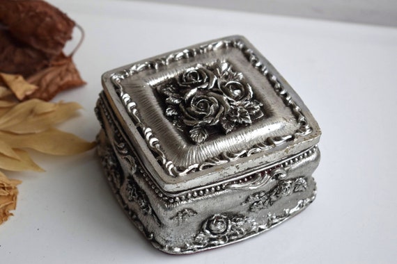 Elegant Antique English Sterling Silver Ring Box For Five Rings - Edwardian  | 65491 | www.puckeringsantiques.com