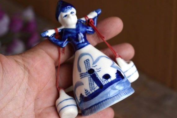SUJET EN PORCELAINE ÉMAILLÉE - Groupes, Figuri