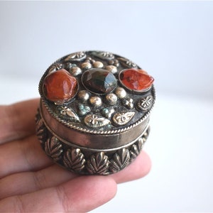 Vintage Jewelry Trinket Ring Box Silver Plated Solid Metal Gemstone Jasper Carnelian Engraved European Art Deco Vintage Pottery Jewellery image 2