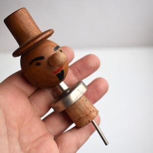 Vintage Edelstahl Kork Holz Freeflow Schnaps Flasche Ausgießer Stopper Figur Lustiges Gesicht Barware Gießen Wein Ausgießer Öl Essig Ausgießer