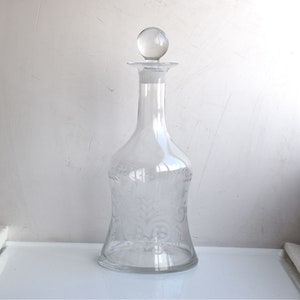 Vintage 1,9 L große Dekanter Klarglas Engraced Likör Deckelflasche MCM Italienisch Europäische Barware Trinkkaraffe aus mundgeblasenem Glas