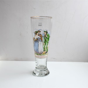 Jarra de cerveza vintage de 0,5 L con divertido letrero y escena rústica campestre alemana Oktoberfest, cerámica y cristalería de arte europeo.