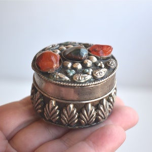 Vintage Jewelry Trinket Ring Box Silver Plated Solid Metal Gemstone Jasper Carnelian Engraved European Art Deco Vintage Pottery Jewellery image 1
