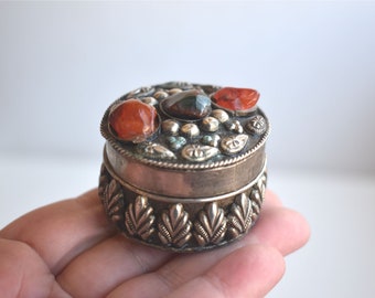 Vintage Jewelry Trinket Ring Box Silver Plated Solid Metal Gemstone Jasper Carnelian Engraved European Art Deco Vintage Pottery Jewellery