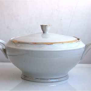 Vintage 2.5 L Cmielow Tureen Soup Bowl Lid Serving Porcelain White Gold Rim Mid Century Modern Poland MCM European Table Kitchen Pottery
