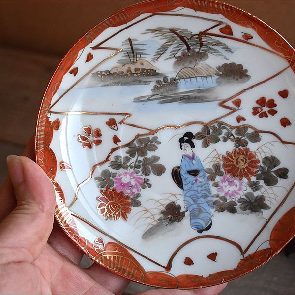 vintage japonais peint à la main plaque de porcelaine Geisha Paysage Eau Scène Plaque asiatique Mur Décor Poterie Rétro Mid Century 1950 Art Céramique