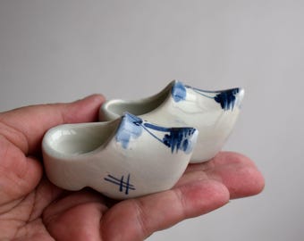 Vintage Set of 2 Delft Shoes White Blue Porcelain Figurine Clog Dutch Holland Windmill Ceramic Painted European Art Souvenir Netherlands