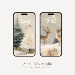 Op de afbeelding: Twee smartphoneschermen met winterachtergronden. Eén toont een kerstboom, de andere twee herten in een besneeuwd landschap. De tijd die wordt weergegeven is 9:42. De tekst "Small Lily Studio PHONE WALLPAPER" staat onderaan.