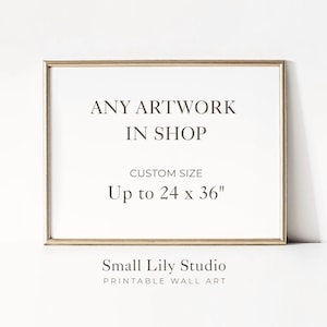 Może przedstawiać: Oprawiony wydruk z tekstem "ANY ARTWORK IN SHOP" i "Do 61 x 91 cm" w minimalistycznym stylu. Rama jest w kolorze złotym, a wydruk oznaczony jest jako "Small Lily Studio PRINTABLE WALL ART".