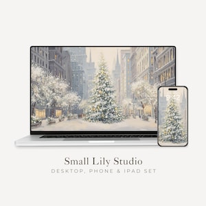 Peut inclure: Un ordinateur portable et un smartphone affichent une scène hivernale avec un sapin de Noël décoré dans une place de ville enneigée. Les appareils sont placés sur un fond neutre. Le texte "Small Lily Studio" est affiché en dessous.