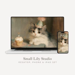 Peut inclure: Un ordinateur portable et un smartphone affichant un fond d'écran numérique représentant un chaton duveteux portant un chapeau de fête à côté d'un cupcake avec une bougie allumée. Le texte Small Lily Studio DESKTOP, PHONE & IPAD SET est inscrit.