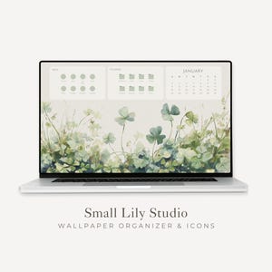 Könnte beinhalten: Ein silberner Laptop mit einem digitalen Desktop-Hintergrund-Organizer, der eine Aquarell-Illustration von Kleeblättern zeigt. Der Bildschirm enthält Bereiche für Apps, Ordner und einen Januar-Kalender. Der Text darunter lautet Small Lily Studio WALLPAPER ORGANIZER & ICONS.
