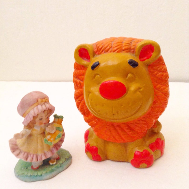 Vintage Chalkware Lion Bank. Mini Coin Bank. Nursery image 0