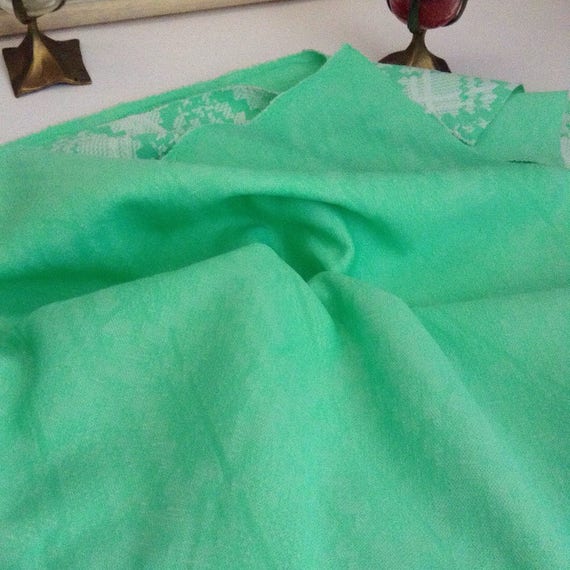 Vintage MINT GREEN Double couche tissu 64 taille 64 tissu x 62 pouces, motif pied de poule-matériel de courtepointe, Jade vert Quilt Topper, Textiles recyclés 876bee Vintage MINT GREEN Double couche tissu 64 taille 64 tissu x 62 pouces, motif pied de poule-matériel de courtepointe, Jade vert Quilt Topper, Textiles recyclés 876bee