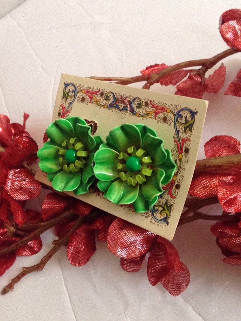 Vintage Green Flower Enameled Earrings. Clip On Earrings. image 0