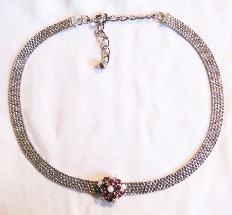 Fine flat snake necklace chocker silver colored bendy red cut glass blocks faux-beads