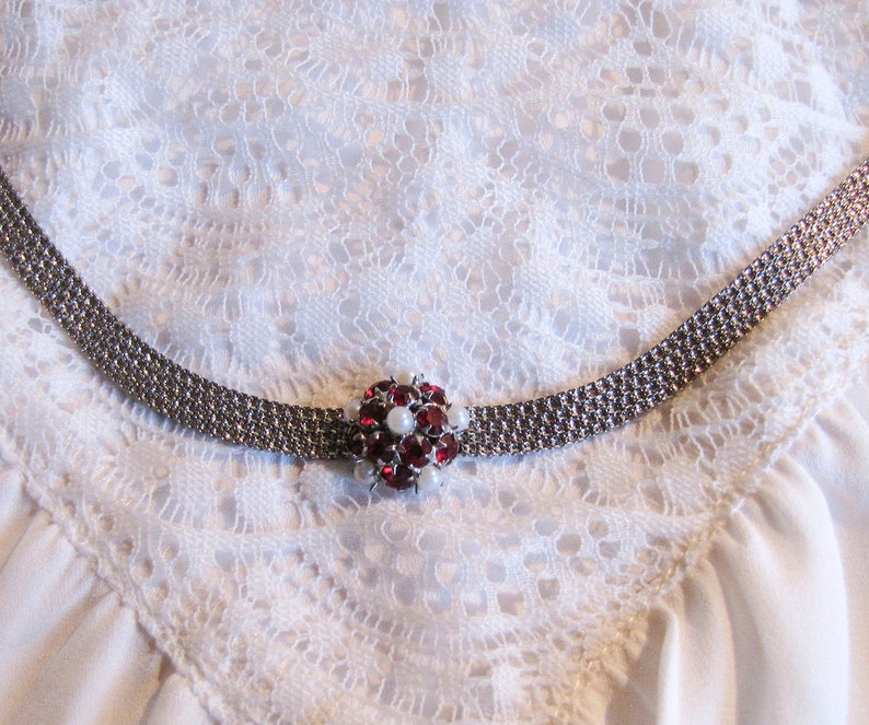 Fine flat snake necklace chocker silver colored bendy red cut glass blocks faux-beads