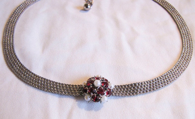 Fine flat snake necklace chocker silver colored bendy red cut glass blocks faux-beads