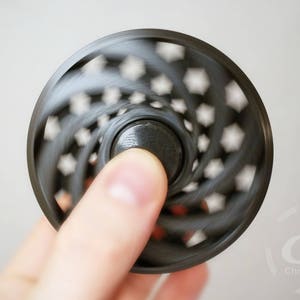 Fidget Spinner - Optical Illusion Spiral Black