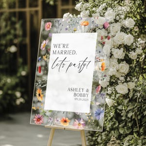 Wildflower wedding acrylic sign, Custom welcome sign, Floral sign for weddings, Spring wedding sign, Flower wedding sign, Wildflower sign
