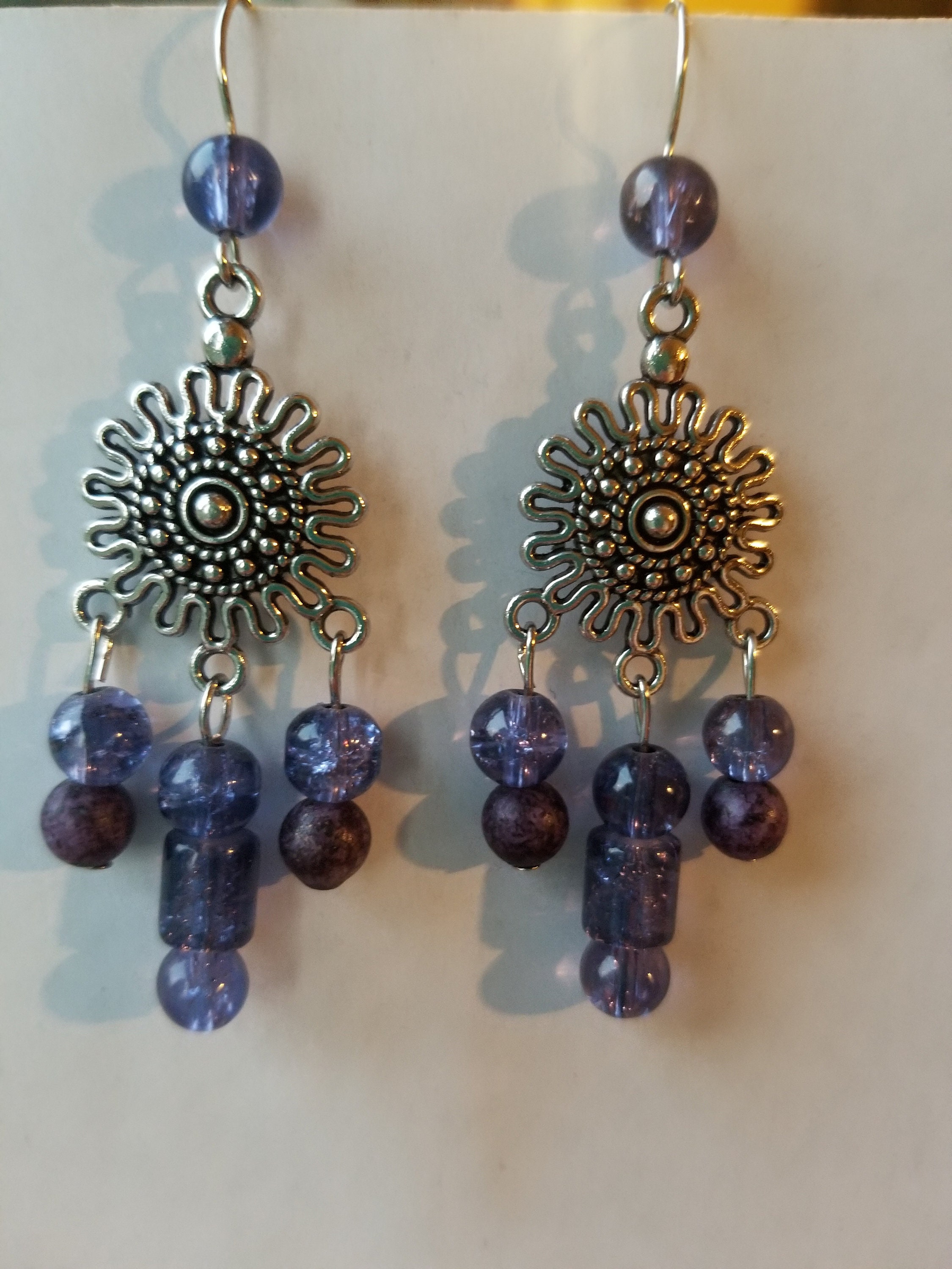 Purple Glass, Wood Bead, Antiqued Silver Metal Dangle Boucles doreilles
