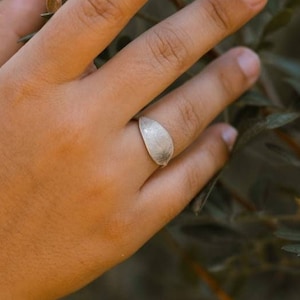 Nature-Inspired Sterling Silver Ring, Real Mastic Leaf Design, Unique Botanical Jewel, Delicate Silver Band for Nature Lovers, Women&#39;s Gift