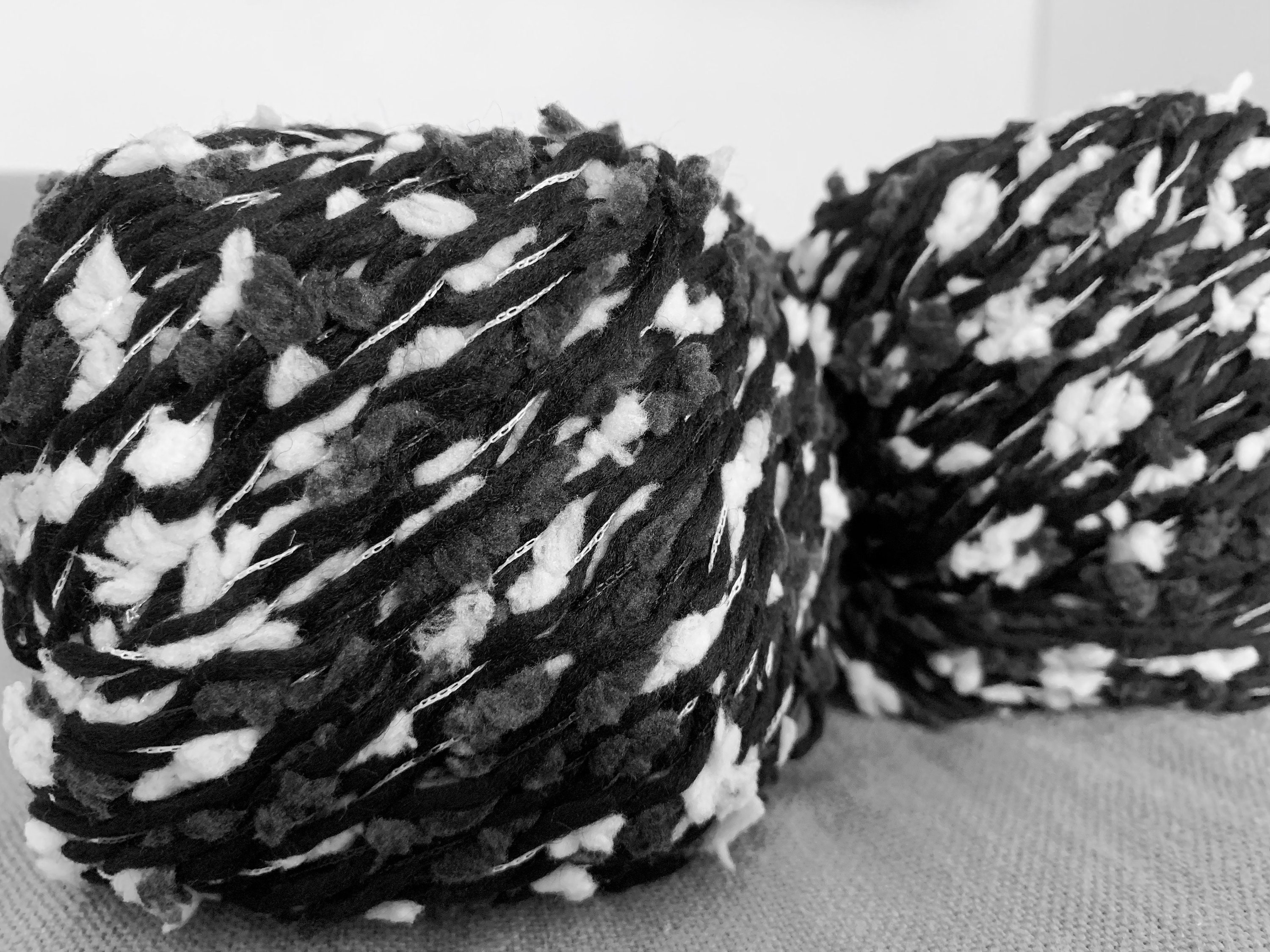 Black white novelty yarn // Pop corn dotted specialty yarn // Black and  white chunky knitting yarn / Schoppelwolle Pop corn yarn