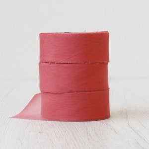 シルクシフォンリボン 2.5 cm幅 / 極薄バイアスカットシルクリボン / DyeingHouseGallery DHG / 100%シルクシフォン / カラー: CORAL
