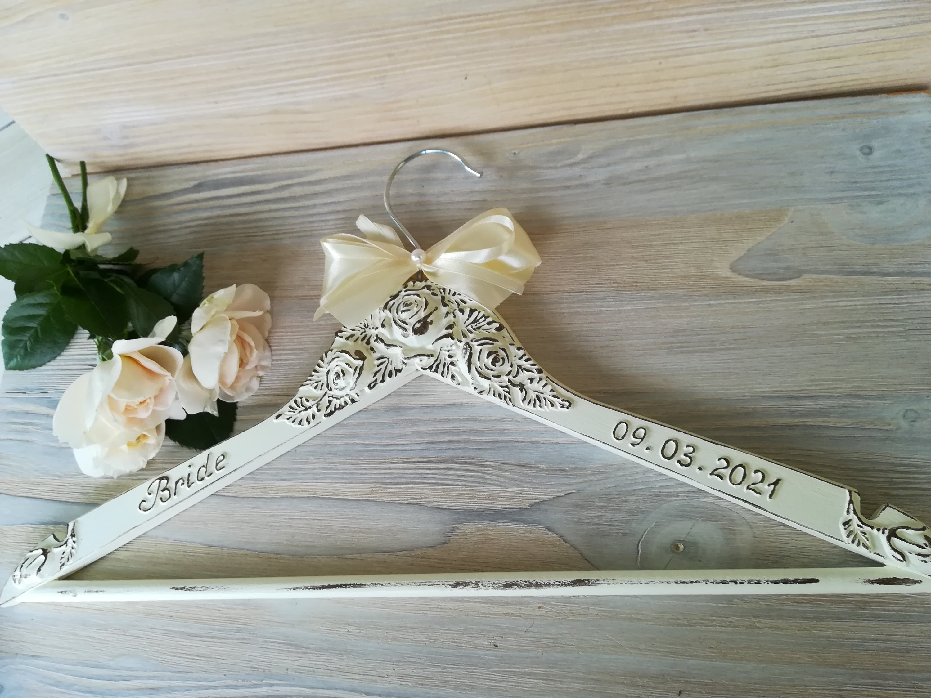 Bride Personalized hanger Bride wedding hanger Bridal hanger Name hanger Dress hanger wedding Wooden dress hanger Bride hanger gift