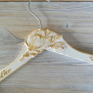 Personalized Custom Bride dress hanger Bride dress hanger Bridal hanger with Name Beautiful Bridal Hanger with magnolia