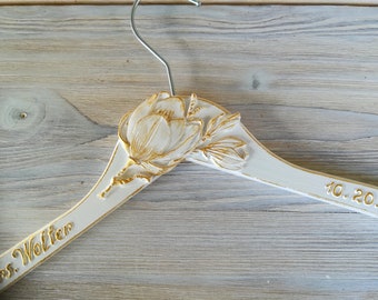 Personalized Custom Bride dress hanger Bride dress hanger Bridal hanger with Name Beautiful Bridal Hanger with magnolia