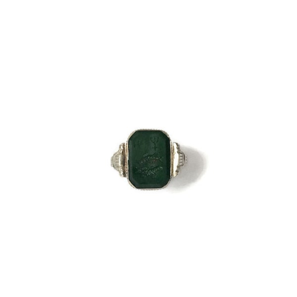 Vintage 1930's Art Deco Dark Green Bloodstone Jasper Fish Pisces Zodiac March Birthstone Intaglio Seal Carved Silver Signet Ring Size N