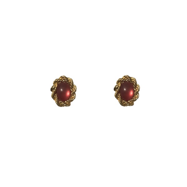 Vintage 1980's Gold Plated Red Frosted Crystal Cabochon Oval Ornate Ridged Setting Retro Medium Statement Clip On Earrings