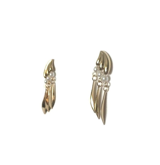 ジヒョ着用【Rita Monica】White Blossom Seed Earrings ピアス Vintage 1980's Gold White Faux Pearl Curved Ridged Fan