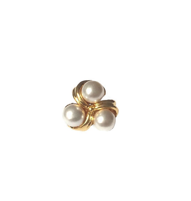 Vintage 1970/'s Gold White Three Triple Pearl Twisted Spiral Triangle Small Clip On Earrings