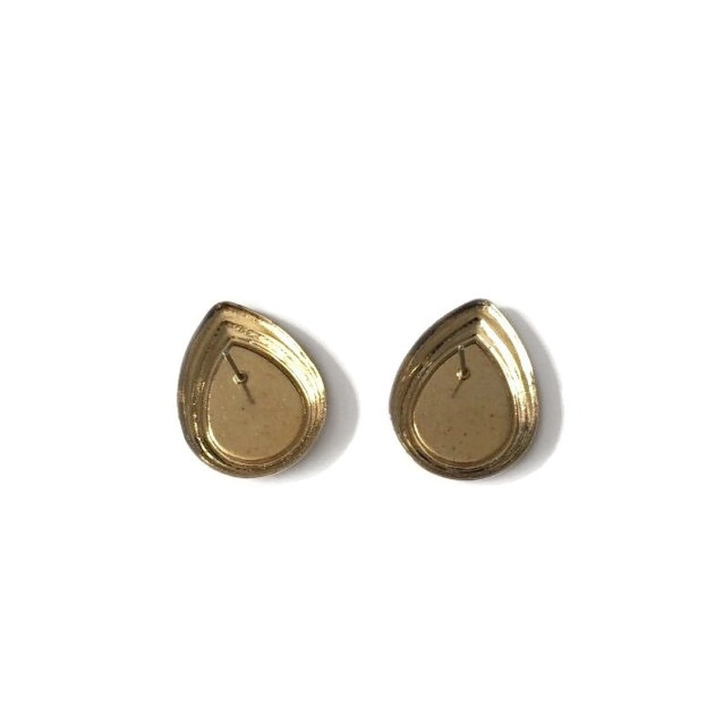 Vintage 1970/'s Gold Tone White Nautical Teardrop Medium Flat Retro Lightweight Studs Earrings