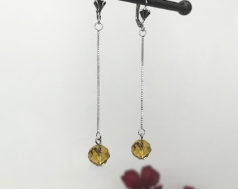 Pendientes largos de cadena estilo art déco con cristales facetados en amarillo mostaza claro y plata