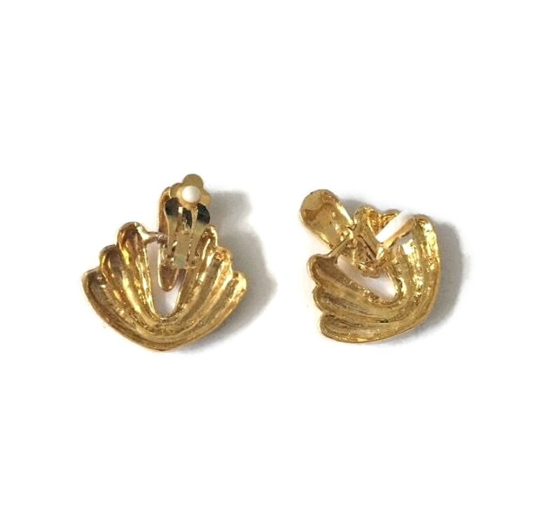 Vintage 1970/'s Gold Fan Ridged Lined Medium Dangle Drop Retro Chic Classic Power Suit Statement Clip On Earrings