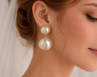 Pendientes de clip vintage color oro crema con perlas de imitación y cristales.