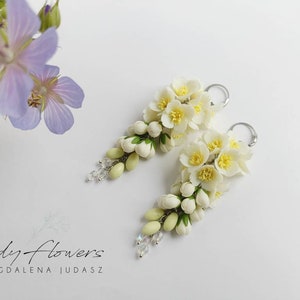 Ohrringe mit Jasminblüten, Blüten Ohrringe, Blüten Schmuck, Blüten aus Polymer Clay