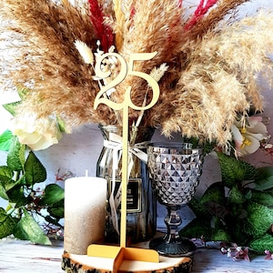 Numeri da tavolo per matrimonio in calligrafia su supporto in legno, numeri da tavolo, cartello da tavolo, centrotavola per matrimonio, numeri da tavolo per compleanno, decorazioni da tavolo