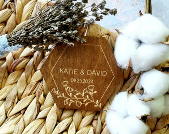 Personalisierte hölzerne Hochzeit Gunsten Untersetzer: Sparen Sie das Datum, danke Geschenke