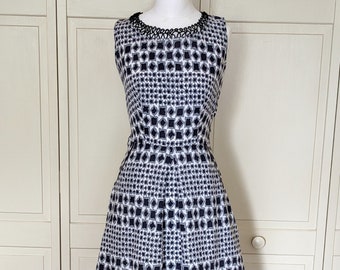 Hip to be Square! Sassy Vintage 1950s Cotton Day Dress - Vintage 1950s 50s Dress Sundress - Novelty Print Dress - Cotton 50s Sundress - W