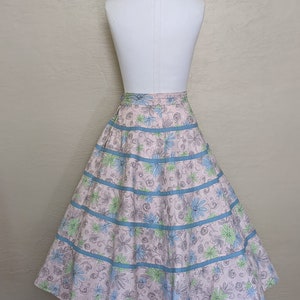 Demure Daisies Playful 1950s Tiered Circle Skirt 50s Novelty Print Skirt 1950s 50s Vintage Skirt Swing Skirt Circle Skirt W28 image 3