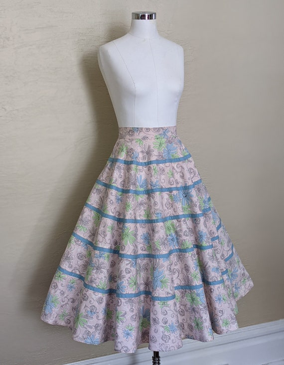 Demure Daisies - Playful 1950s Tiered Circle Skir… - image 2