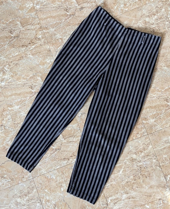 Sassy Stripes! Totally Adorable 1950s Capri Pants